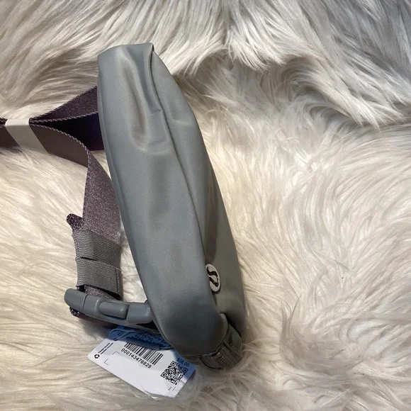 Lululemon Everywhere Belt Bag - Picture 12 of 12